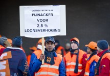 Supermarktconcern Albert Heijn (AH) begint haar geduld te verliezen met de stakers bij de verschillende dc’s