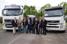 De verkoop van trucks is het afgelopen jaar teruggelopen ten opzichte van 2009. Volvo dat onlang bij Den Hartogh Logistics uit Rozenburg de 1500ste Volvo-truck leverde staat op een vierde plaats op de
