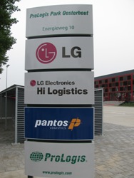 ProLogis, dat een fusie is aangegaan met concurrent AMB, heeft in Nederland twintig dc's waaronder het pand van LG in Oosterhout. 