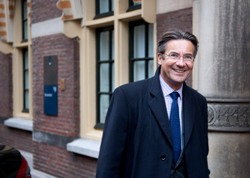 Negen economische topsectoren, waaronder de logistieke sector, mogen de komende maanden voorstellen doen voor de invulling van delen van het kabinetsbeleid, dit staat in de zogenoemde 'bedrijfslevenbr