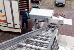 Met name transport en logistiek bedrijven die actief zijn in de bouwsector en verhuizers zijn nog negatief over het herstel van hun sector, meldt TLN in het vandaag verschenen conjunctuurbericht