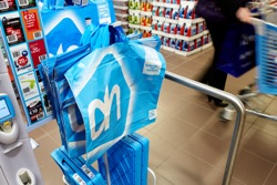 De bevoorrading van de eerste AH winkel in het Belgische Brasschaat vindt plaats vanuit het dc van AH in Tilbrug. 