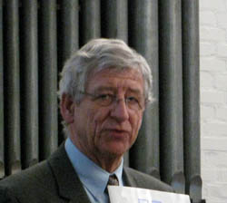 Henk Betlem slaat brug bij afscheid