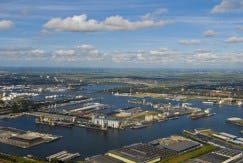 Het college van burgemeester en wethouders van Amsterdam wil de haven in de hoofdstad verzelfstandigen.