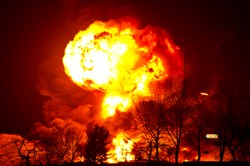 Ten minste 71 bedrijven vergelijkbaar met Chemie-Pack, het chemische opslagbedrijf in Moerdijk dat in januari in vlammen opging, zijn niet veilig genoeg