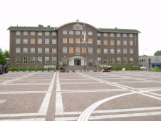 De plannen voor het logistiek centrum van het Amerikaanse leger waren gekoppeld aan het open houden van de Van Ghentkazerne in Rotterdam