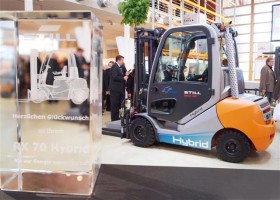 Still RX70 Hybride CeMAT 2011