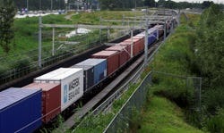 De aanleg in Duitsland van het zogenoemde derde spoor van de Betuweroute, de goederenspoorlijn die de Rotterdamse haven met het Duitse achterland verbindt, heeft wederom grote vertraging opgelopen.