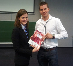 Dinalog levert eerste afstudeerder af