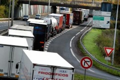 De herziening van de Eurovignetrichtlijn waarover de Europese Commissie, de Transportraad en het Europees Parlement een informeel akkoord hebben bereikt, wordt verworpen door Transport en Logistiek Ne