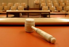 De rechtbank in het Duitse Krefeld heeft een transportondernemer en zijn vrouw uit Nettetal bestraft voor het sjoemelen met Poolse truckchauffeurs. 