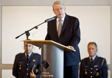 Minister van Defensie Hans Hillen (CDA) geeft toe dat de voorbereidingen rond de politietrainingsmissie in Kunduz niet altijd geheel volgens plan zijn verlopen