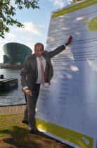 Maandag werd in het bijzijn van Joop Atsma, staatssecretaris van Infrastructuur en Milieu, het startsein gegeven voor Binnenstadservice Amsterdam