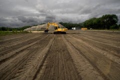 De grondwerkzaamheden voor de bouw van een mega distributiecentrum in Deurne voor logistiek dienstverlener Driessen zijn inmiddels van start.