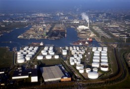 Om de toekomstige groei op te kunnen vangen, wil het havenbedrijf van Amsterdam een nieuwe binnenvaarthaven ontwikkelen in Lelystad.