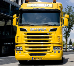 Scania levert 21 gele reuzen bij Jumbo