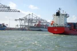 De Rotterdamse haven heeft vorig jaar concurrent Hamburg het nakijken gegeven bij de overslag van Russische containers. 