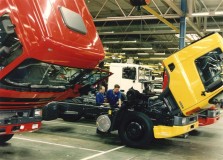 Vrachtautoproducent DAF schroeft de productie met ingang van 28 november terug naar het niveau van voor medio september. 