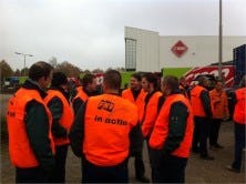 Personeel van het C10000-distributiecentrum in Gieten is in staking net als de collega's uit Woerden.