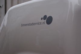 Binnenstadservice, dat verantwoordelijk is voor de gezamenlijke stadsdistributie in de Gelderse hoofdstad, gaat samenwerken met werkleer- en kringloopbedrijf 2Switch en afvalverwerker Sita