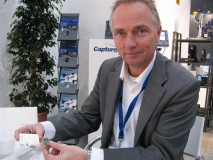 Maarten Anderson: “Het grote voordeel van IntellEseal dat in de verzegeling een tag zit die voorzien is van de standaard UHF-techniek. Het uitlezen, hoeft dan bijvoorbeeld niet te gebeuren via een gep