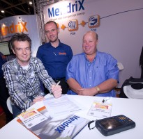Sneltransport Pater heeft gisteren op de laatste dag van de ICT & Logistiek beurs in de Jaarbeurs in Utrecht een contract ondertekend op de stand van MendriX Mobile. 