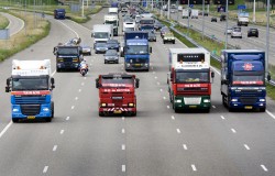 Vrachtautochauffeurs van kleine transportondernemingen in Nederland protesteren volgende maand tegen de oneerlijke concurrentie van Oost-Europese chauffeurs