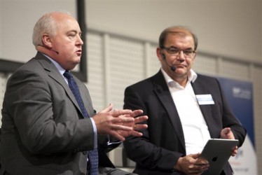 John Hagerty van Gartner (links) geinterviewd door Jacques Adriaansen