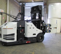 Egemin AGV papierindustrie rollenklemmen