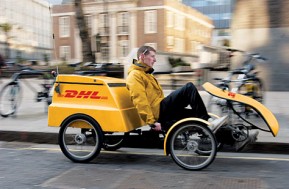 DHL zal tijdens de Dinalog-ontbijtsessie in Breda op donderdag 15 december aanstaande ingaan op welke manier het bedrijf in Nederland met onder andere 'groene' oplossingen inspeelt op de e-commerce tr
