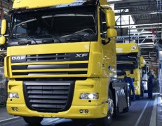 Truckproducent DAF heeft voor de tweede keer in korte tijd aangekondigd dat het de productie gaat verlagen.