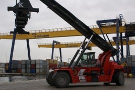Van Uden heeft voor het Alpherium op technisch gebied vooral geïnvesteerd in de aanschaf van nieuwe stillere Kalmar-reachstackers en de containerkranen. 