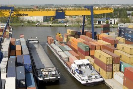 Containerterminal Alpherium in Alphen aan den Rijn heeft haar doelstelling om in 2011 38.500 containers van de weg te halen net niet gehaald. 