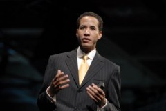 “Klanten reageren positief op de vloedgolf van nieuwe features, intuitieve gebruikersinterfaces en de Infor10 voorgeintegreerde suites”, laat CEO Charles Philips via een persbericht weten