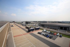 De totale opname aan bedrijfsruimte in Nederland over 2011 komt uit op circa drie miljoen vierkante meter. 