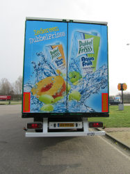 Logistiek dienstverlener Simon Loos heeft vanaf begin 1 januari het vervoer van de frisdrankendivisie vanuit Ede van Friesland Campina overgenomen van logistiek dienstverlener Nabuurs.