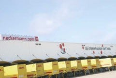 Postorderbedrijf Neckermann in het Zeeuwse Sint Jansteen schrapt 27 voltijdbanen op de afdeling logistiek textiel.