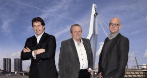 .l.n.r. Jan Overdevest (Barge Center Waalhaven), Adrie Visbeen (Visbeen Transportgroep) en Frans Denie (Post-Kogeko Logistics)