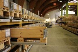 Voor het veiliger werken op de magazijnvloer heeft Bonnema een pallet schuiflade systeem ontwikkeld dat wordt aanbevolen door Health and Safety autoriteiten.