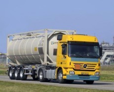 Logistiek dienstverlener De Rijke is voornemens om de Bulk Liquids-activiteiten (tankcontainers, tankopleggers en brandstofdistributie) af te stoten. Ook de ferry-activiteiten wil het bedrijf uit Spij