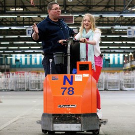 Meisjes lopen warm voor logistiek bij FloraHolland op Girlsday