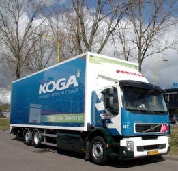 Volvo FH Hybride van Portena die wordt ingezet bij het vervoeren van fietsen van Koga