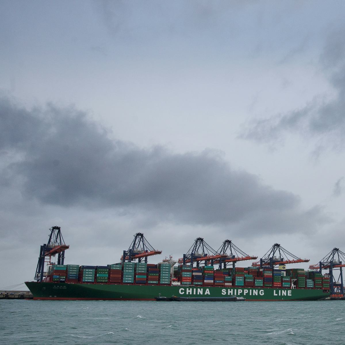 Mega-containerschip aangekomen in Rotterdam