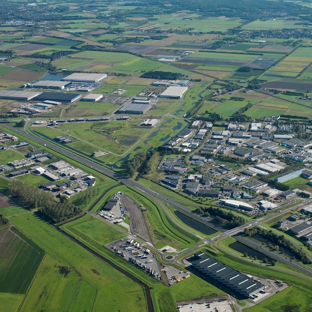 Luchtfoto van logistiek bedrijvenpark Borchwerf II bij Roosendaal waar kledingbedrijf Primark een groot distributiecentrum wil vestigen