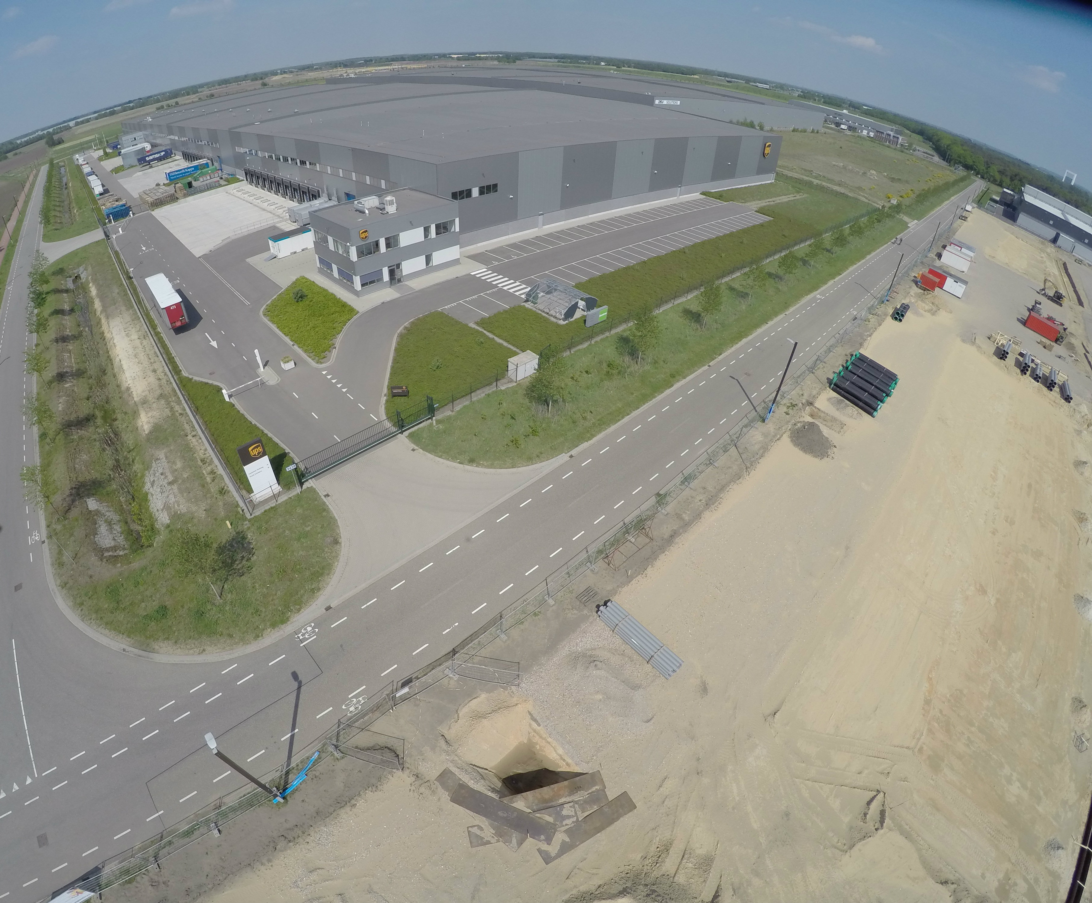 Venlo-Venray is wederom gekozen tot Logistieke Hotspot nummer 1 van Nederland. Het panel dat de Noord-Limburgse voor de achtste keer uitroept tot winnaar, roemt vooral de bedrijvigheid op logistiek bedrijvenpark Trade Port Noord bij Venlo.