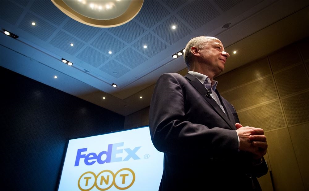 Tex Gunning, CEO van TNT Express, staat de pers te woord tijdens een persconferentie begin april omtrent de overname van TNT Express door FedEx. De Europese Commissie buigt zich nu over de overname, waar een bedrag van rond de 5 miljard dollar mee is gemoeid.