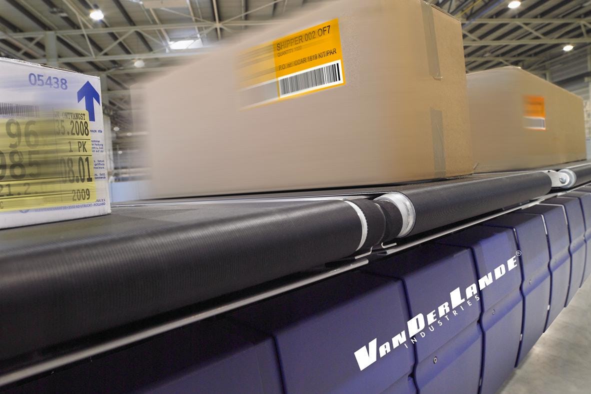 Vanderlande Industries heeft over het boekjaar 2015 (1 april 2014 tot en met 31 maart) een recordomzet gerealiseerd van 988 miljoen euro.