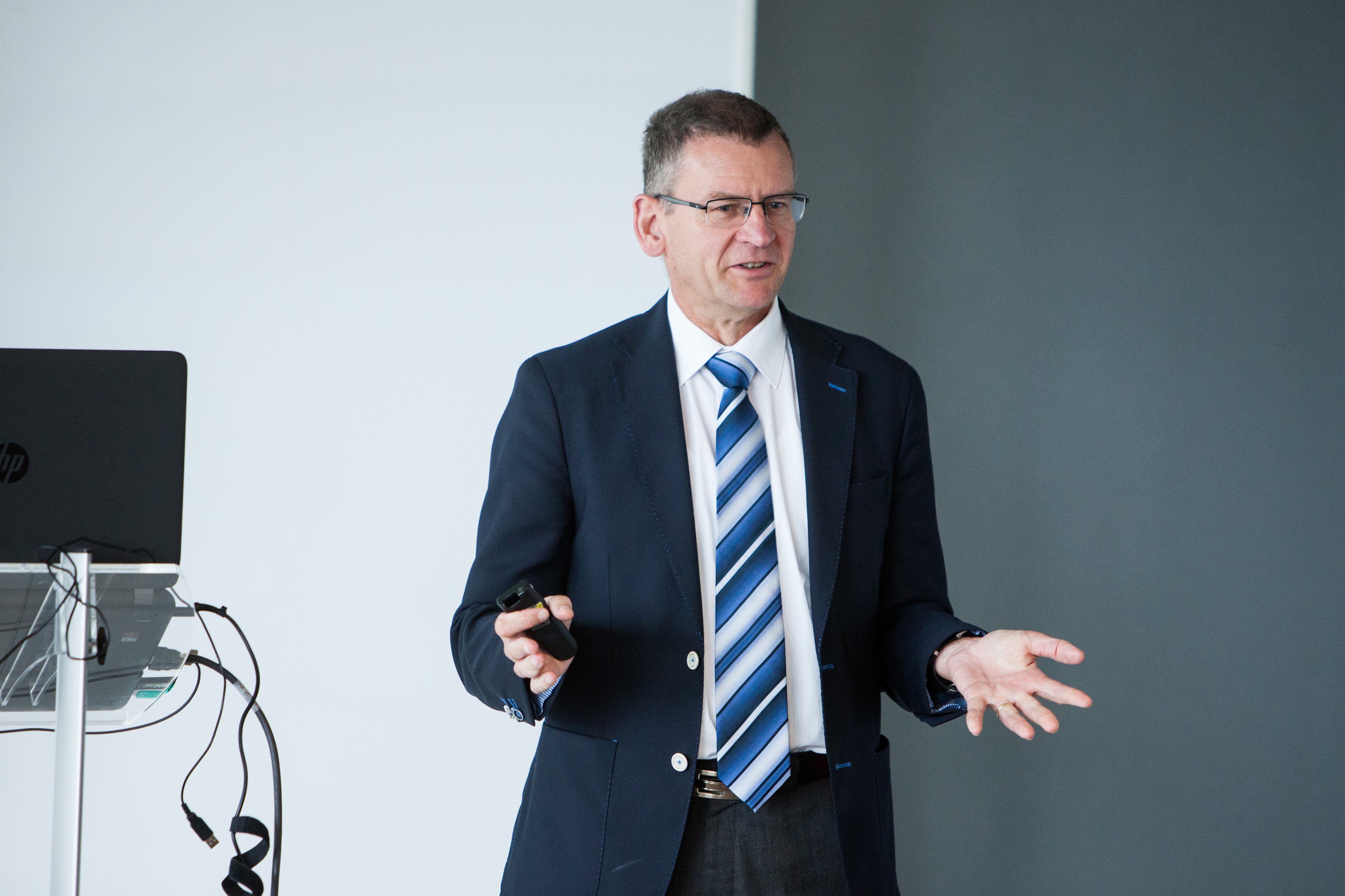 Juryvoorzitter René de Koster maakte donderdag de 3 genomineerden bekend voor de Logistica Award 2015