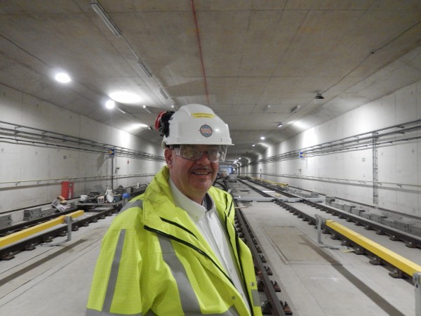 Hoofduitvoerder Logistiek Hans Jansen in de tunnel