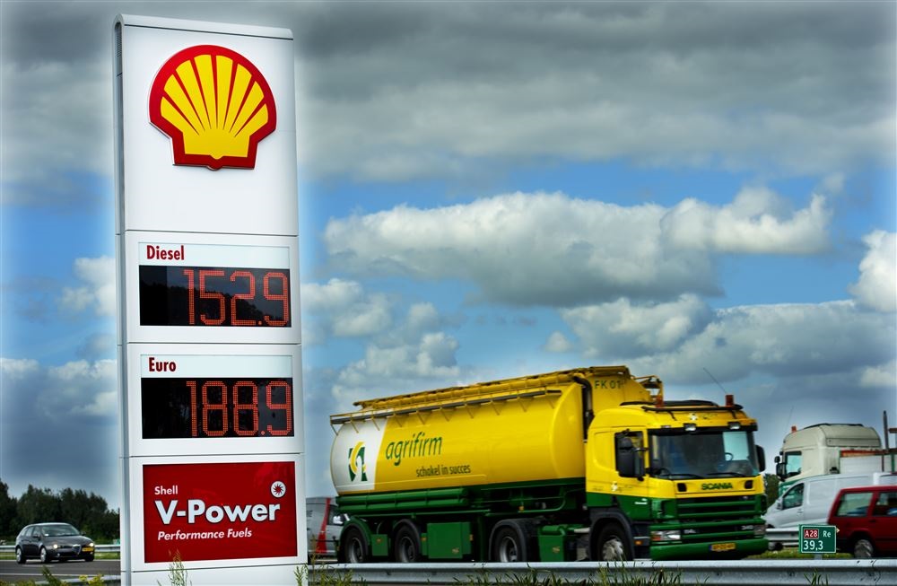 In 2012 bereikten de brandstofprijzen een recordhoogte in Nederland. De prijs van met name diesel is nu dusdanig laag dat transporteurs volgens EVO bijna 10 procent goedkoper uit zijn dan tijdens de crisis. 